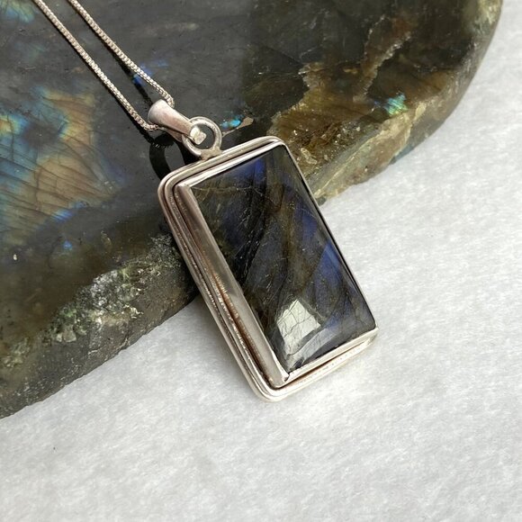 Sterling Silver 925 Bezel Set Blue Flash Labradorite Pendant Necklace 18" Chain - Picture 5 of 16